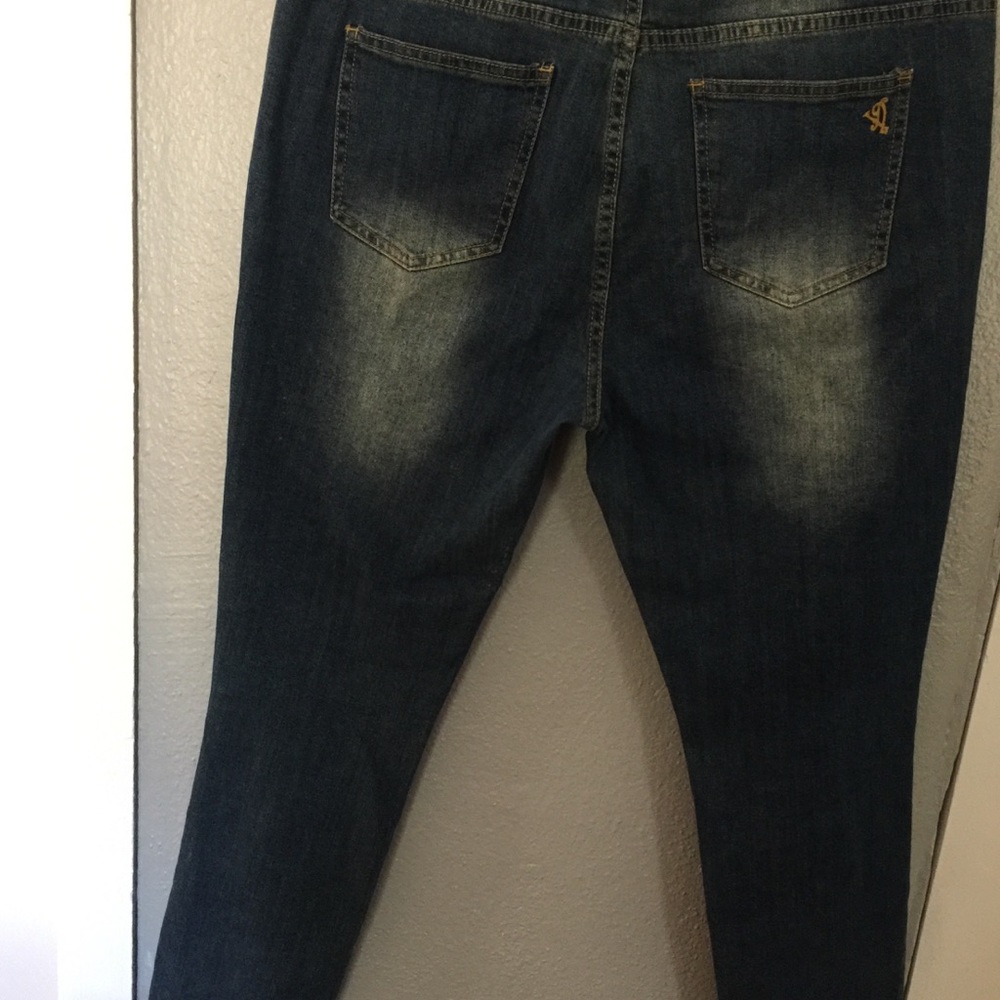 VIP JEANS - Picture 3 of 4